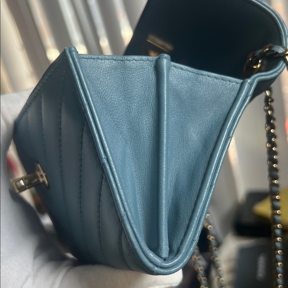 Chanel WOC Trendy Chevron CC blue crossbody bag with the box - Picture 10 of 17